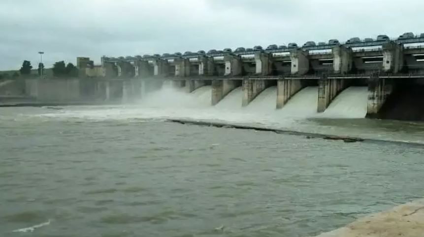 गंगरेल बांध का जलस्तर बढ़ा, महासमुंद के कई गांवों में अलर्ट जारी गंगरेल बांध का जलस्तर बढ़ा, महासमुंद के कई गांवों में अलर्ट जारी