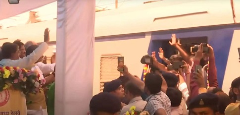 राजिम से रायपुर स्पेशल ट्रेन का शुभारंभ राजिम से रायपुर स्पेशल ट्रेन का शुभारंभ