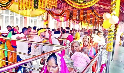 नवरात्र मेले बालासुंदरी मंदिर में 18 हजार श्रद्धालु नतमस्तक नवरात्र मेले बालासुंदरी मंदिर में 18 हजार श्रद्धालु नतमस्तक