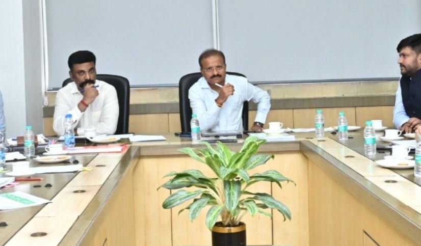 मुख्यमंत्री के प्रमुख सचिव ने नक्सल प्रभावित जिलों में विकास कार्यों की समीक्षा की मुख्यमंत्री के प्रमुख सचिव ने नक्सल प्रभावित जिलों में विकास कार्यों की समीक्षा की