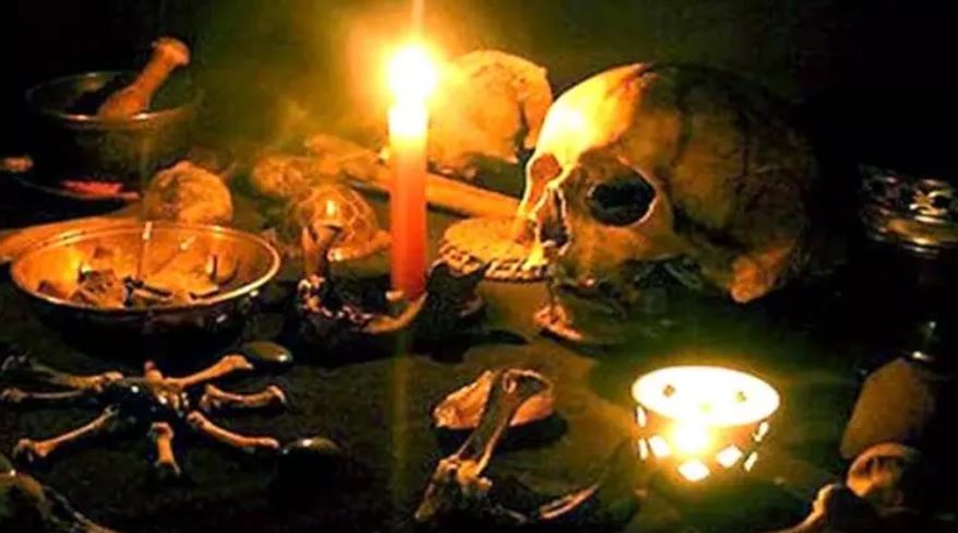 तंत्र-मंत्र के अंधविश्वास में दोस्त की धारदार हथियार से हत्या, आरोपी गिरफ्तार तंत्र-मंत्र के अंधविश्वास में दोस्त की धारदार हथियार से हत्या, आरोपी गिरफ्तार