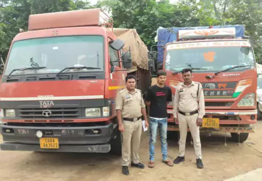 रायपुर से वाहन मालिक गिरफ्तार, मवेशी तस्करी करने बुकिंग में देता था गाड़ी रायपुर से वाहन मालिक गिरफ्तार, मवेशी तस्करी करने बुकिंग में देता था गाड़ी