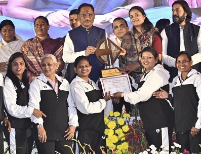 रायपुर : विशेष लेख :महतारियों के सशक्तिकरण में छत्तीसगढ़ सरकार ने कायम की मिसाल रायपुर : विशेष लेख :महतारियों के सशक्तिकरण में छत्तीसगढ़ सरकार ने कायम की मिसाल