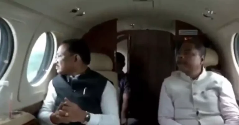 बस्तर बाढ़ प्रभावित इलाके पहुंचे CM साय बस्तर बाढ़ प्रभावित इलाके पहुंचे CM साय