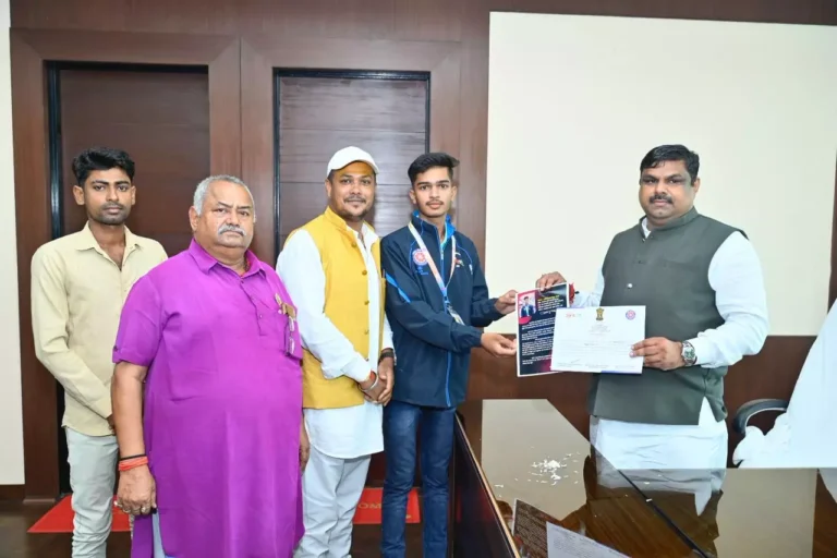 शिक्षा मंत्री गजेन्द्र यादव से ओमप्रकाश सेन ने की भेंट शिक्षा मंत्री गजेन्द्र यादव से ओमप्रकाश सेन ने की भेंट