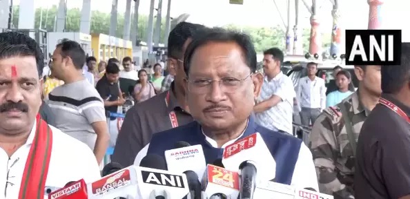 केंद्रीय गृहमंत्री अमित शाह से मुलाकात करेंगे CM विष्णुदेव साय, दिल्ली रवाना हुए केंद्रीय गृहमंत्री अमित शाह से मुलाकात करेंगे CM विष्णुदेव साय, दिल्ली रवाना हुए