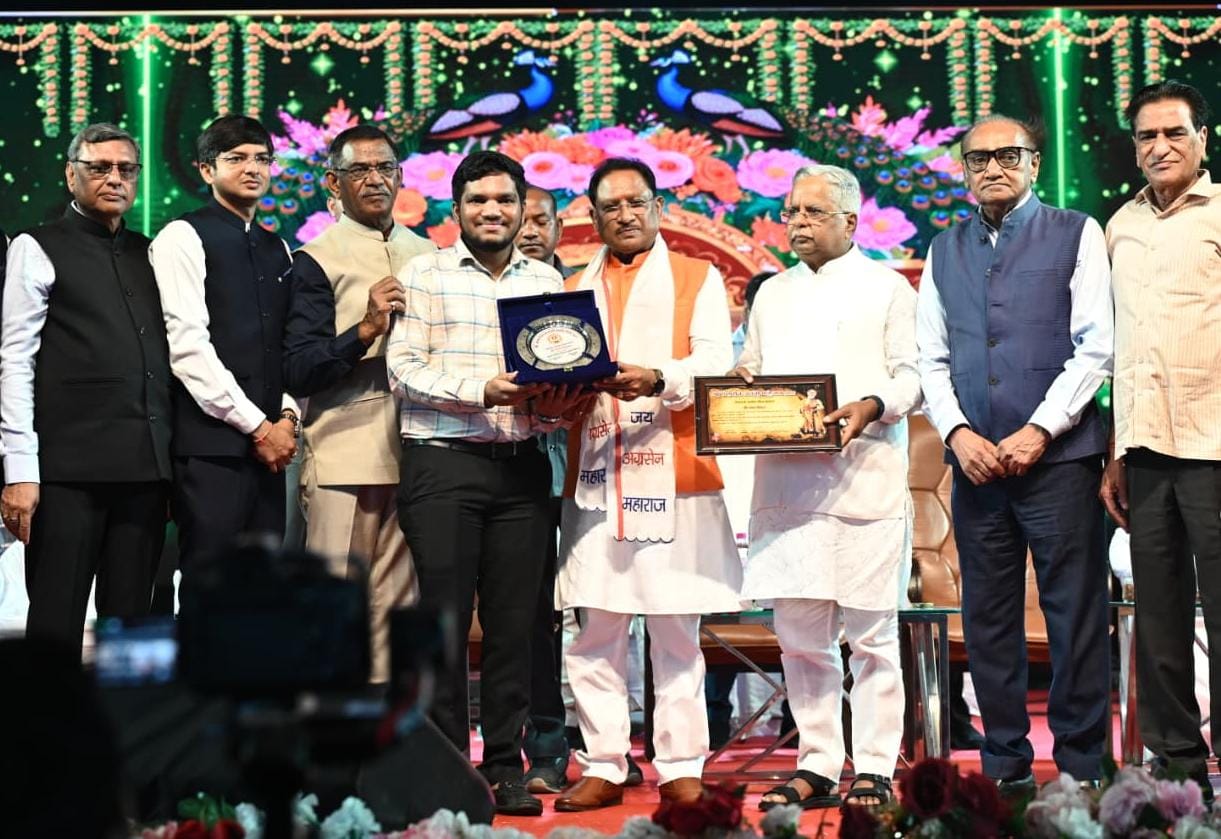 मुख्यमंत्री श्री विष्णु देव साय “अग्रसेन जयंती महोत्सव 2025” समारोह में हुए शामिल मुख्यमंत्री श्री विष्णु देव साय “अग्रसेन जयंती महोत्सव 2025” समारोह में हुए शामिल