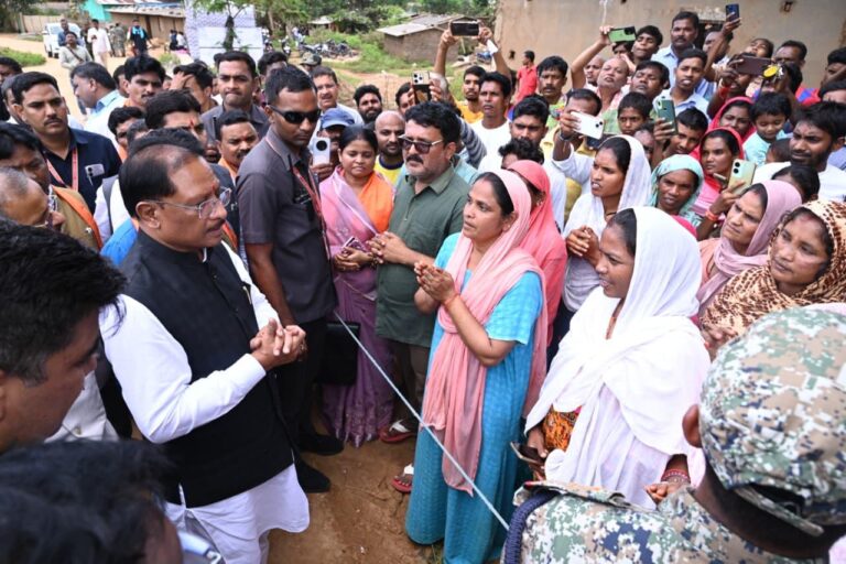 प्रशासन की तत्परता, बाढ़ प्रभावितों को मिला राशन