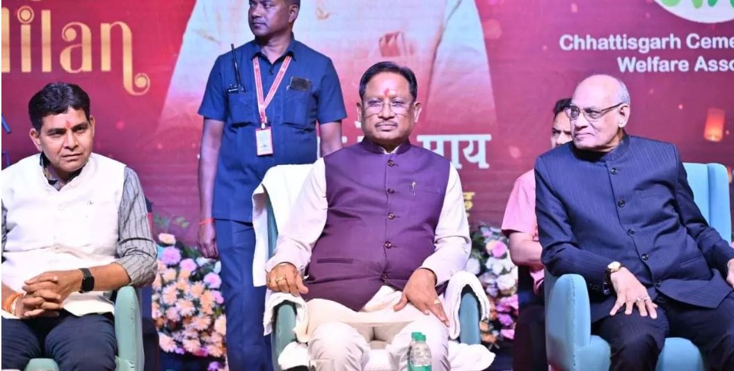 मुख्यमंत्री साय ने दिव्यांग बच्चों के संग बांटी दीपावली की खुशियां मुख्यमंत्री साय ने दिव्यांग बच्चों के संग बांटी दीपावली की खुशियां