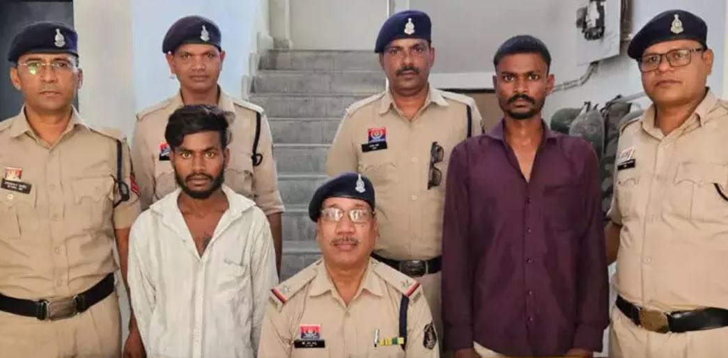 मां को आपत्तिजनक हालत में पकड़ा, बेटे का खौल उठा खून, उसके आशिक को जान से मारा मां को आपत्तिजनक हालत में पकड़ा, बेटे का खौल उठा खून, उसके आशिक को जान से मारा