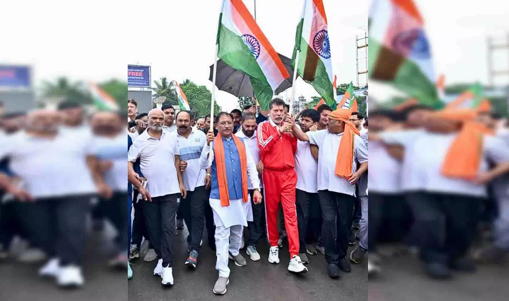 मुख्यमंत्री ने दिलाई राष्ट्रीय एकता की शपथ: स्कूली बच्चों, जनप्रतिनिधियों और आमजनों के साथ ‘एकता दौड़’ में हुए शामिल मुख्यमंत्री ने दिलाई राष्ट्रीय एकता की शपथ: स्कूली बच्चों, जनप्रतिनिधियों और आमजनों के साथ ‘एकता दौड़’ में हुए शामिल