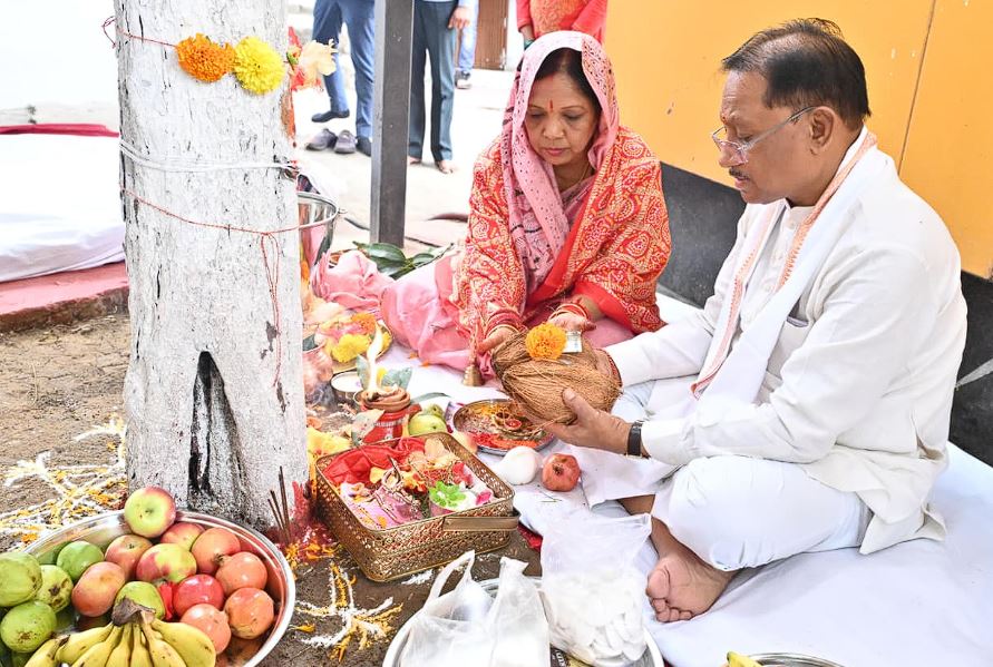 आंवला नवमी पर मुख्यमंत्री ने आंवला वृक्ष की पूजा कर प्रदेशवासियों के सुख-समृद्धि की कामना की आंवला नवमी पर मुख्यमंत्री ने आंवला वृक्ष की पूजा कर प्रदेशवासियों के सुख-समृद्धि की कामना की