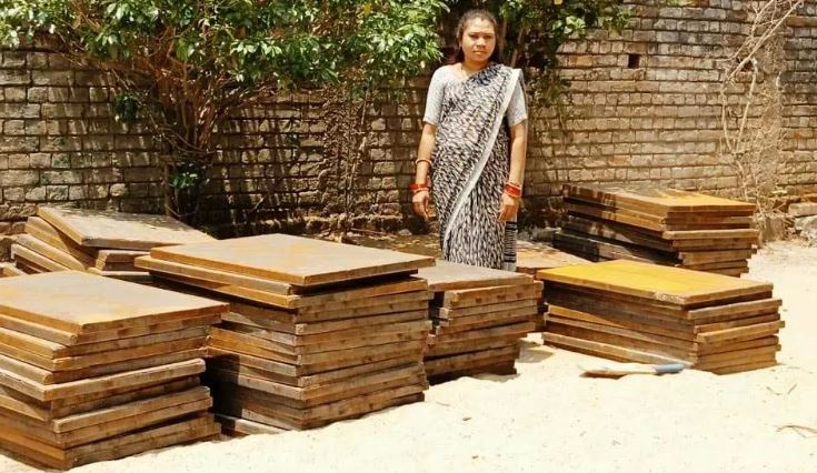 सेंट्रिंग प्लेट्स से मिला दी रश्मि के सपनों को सहारा सेंट्रिंग प्लेट्स से मिला दी रश्मि के सपनों को सहारा