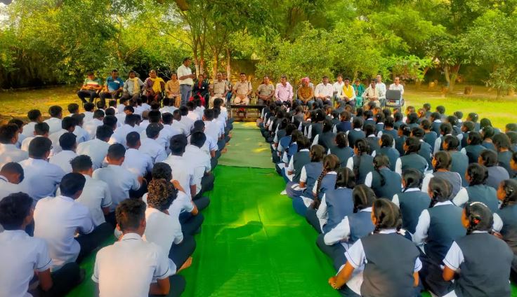 छाल पुलिस ने चलाया साइबर जागरूकता अभियान, छात्रों को सिखाए डिजिटल सुरक्षा के गुर छाल पुलिस ने चलाया साइबर जागरूकता अभियान, छात्रों को सिखाए डिजिटल सुरक्षा के गुर
