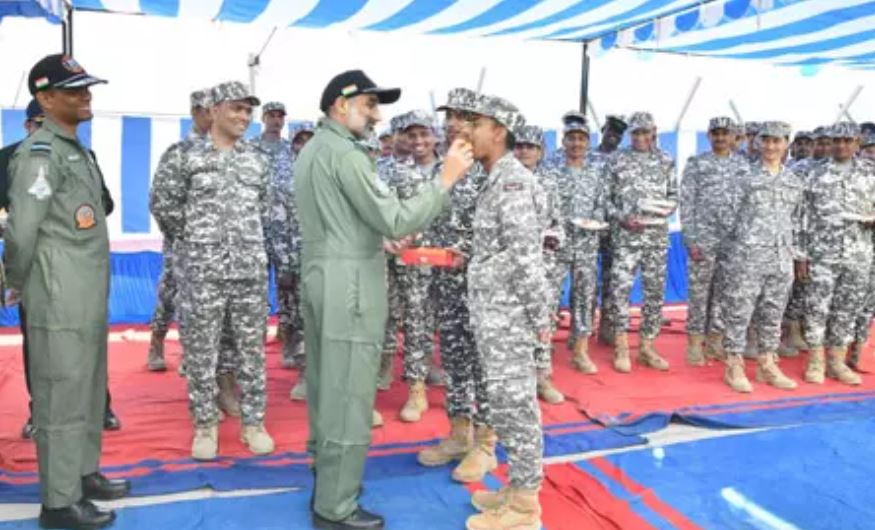 लद्दाख से सियाचिन ग्लेशियर तक जवानों ने मनाई दीपावली, वायुसेना प्रमुख भी रहे मौजूद लद्दाख से सियाचिन ग्लेशियर तक जवानों ने मनाई दीपावली, वायुसेना प्रमुख भी रहे मौजूद