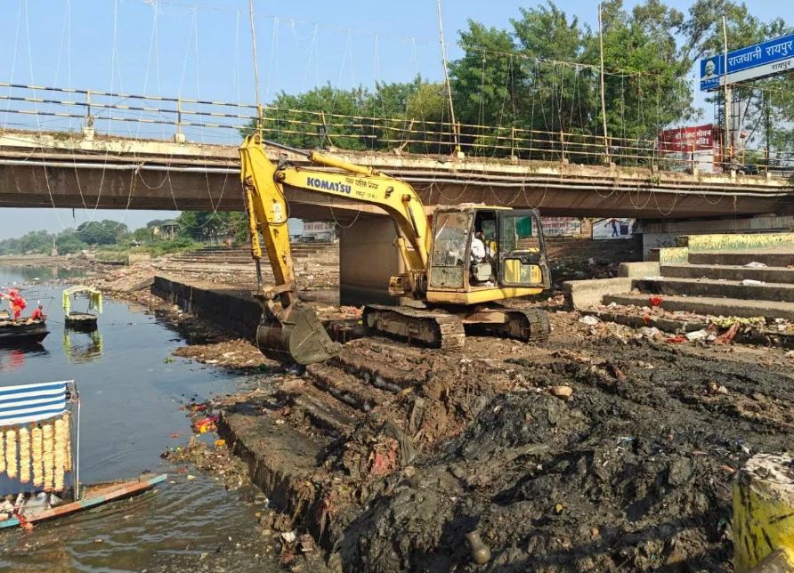 महादेव घाट में निगम ने चलाया सफाई अभियान, छठ पूजा की तैयारी पूरी हुई महादेव घाट में निगम ने चलाया सफाई अभियान, छठ पूजा की तैयारी पूरी हुई