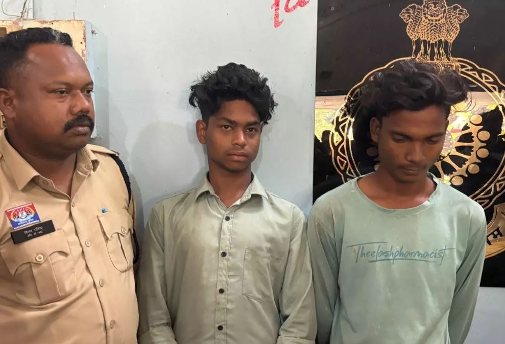 दो दोस्तों ने प्लान बनाकर की थी साथी की हत्या, वारदात की वजह बताया गाली-गलौज का बदला दो दोस्तों ने प्लान बनाकर की थी साथी की हत्या, वारदात की वजह बताया गाली-गलौज का बदला