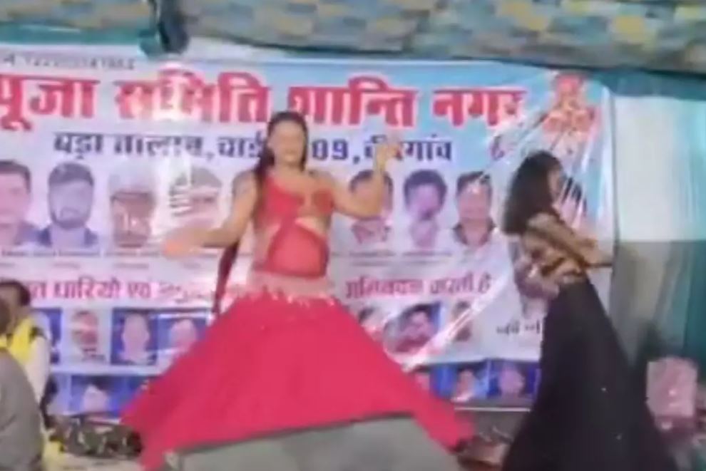 छठ घाट में अश्लील डांस, बालाएं बुलाने वालों पर होगी कार्रवाई छठ घाट में अश्लील डांस, बालाएं बुलाने वालों पर होगी कार्रवाई