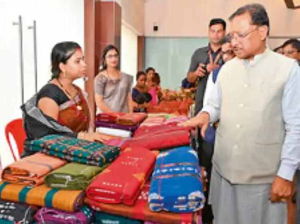 अब तक चार लाख महिलाएं बन चुकीं लखपति आचार-पापड़ और दूध का कर रहीं व्यवसाय अब तक चार लाख महिलाएं बन चुकीं लखपति आचार-पापड़ और दूध का कर रहीं व्यवसाय