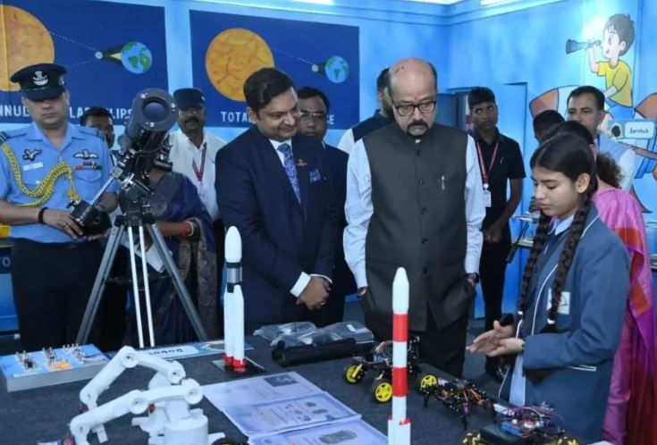 अंतरिक्ष यात्री ग्रुप कैप्टन शुभांशु शुक्ला के नाम पर लैब का नामकरण अंतरिक्ष यात्री ग्रुप कैप्टन शुभांशु शुक्ला के नाम पर लैब का नामकरण