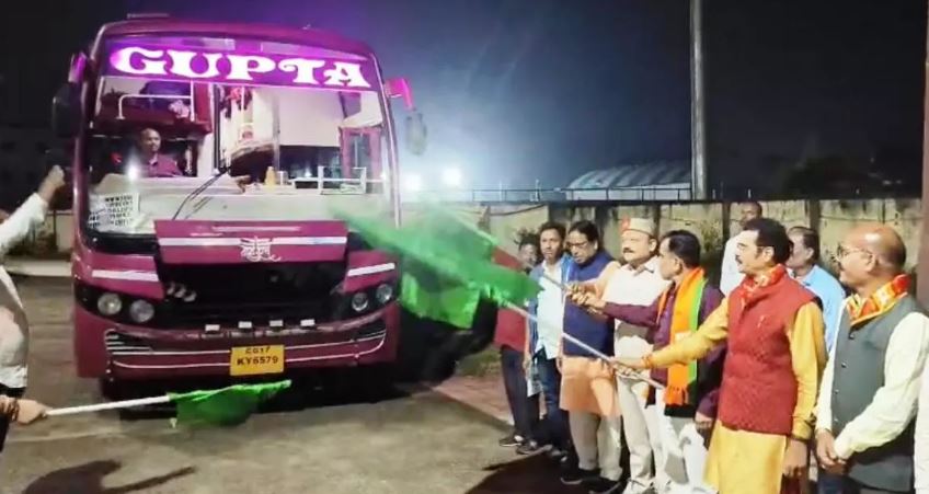 बस्तर के 87 तीर्थयात्री श्रीरामलला के दर्शन करने रवाना बस्तर के 87 तीर्थयात्री श्रीरामलला के दर्शन करने रवाना