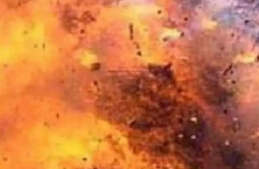 दामाद ने ससुराल में किया बम ब्लास्ट, ससुर के उड़े चिथड़े दामाद ने ससुराल में किया बम ब्लास्ट, ससुर के उड़े चिथड़े