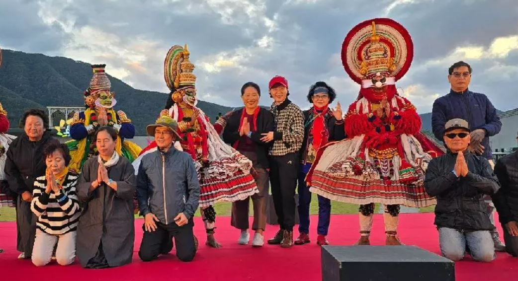 South Korea के मिरयांग में संगीत और नृत्य के माध्यम से महाभारत को जीवंत किया गया South Korea के मिरयांग में संगीत और नृत्य के माध्यम से महाभारत को जीवंत किया गया