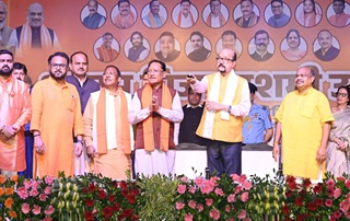 डब्लू आर एस कॉलोनी में रावण दहन: राज्यपाल रमेन डेका और मुख्यमंत्री विष्णु देव साय की उपस्थिति में उमड़ा उत्साह डब्लू आर एस कॉलोनी में रावण दहन: राज्यपाल रमेन डेका और मुख्यमंत्री विष्णु देव साय की उपस्थिति में उमड़ा उत्साह