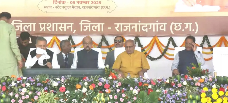 महतारी वंदन योजना की 21वीं किश्त जारी, लखपति दीदी सम्मेलन में शामिल हुए CM साय और उपराष्ट्रपति महतारी वंदन योजना की 21वीं किश्त जारी, लखपति दीदी सम्मेलन में शामिल हुए CM साय और उपराष्ट्रपति