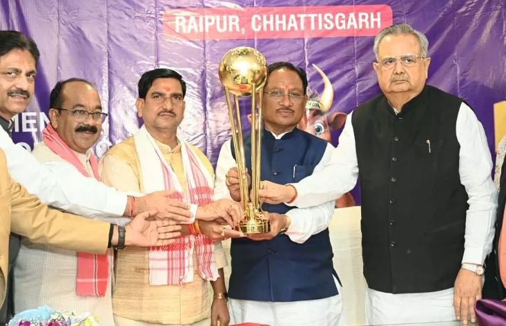 मुख्यमंत्री और विधानसभा अध्यक्ष ने हॉकी मेन्स जूनियर वर्ल्ड कप ट्रॉफी 2025 का किया भव्य अनावरण मुख्यमंत्री और विधानसभा अध्यक्ष ने हॉकी मेन्स जूनियर वर्ल्ड कप ट्रॉफी 2025 का किया भव्य अनावरण