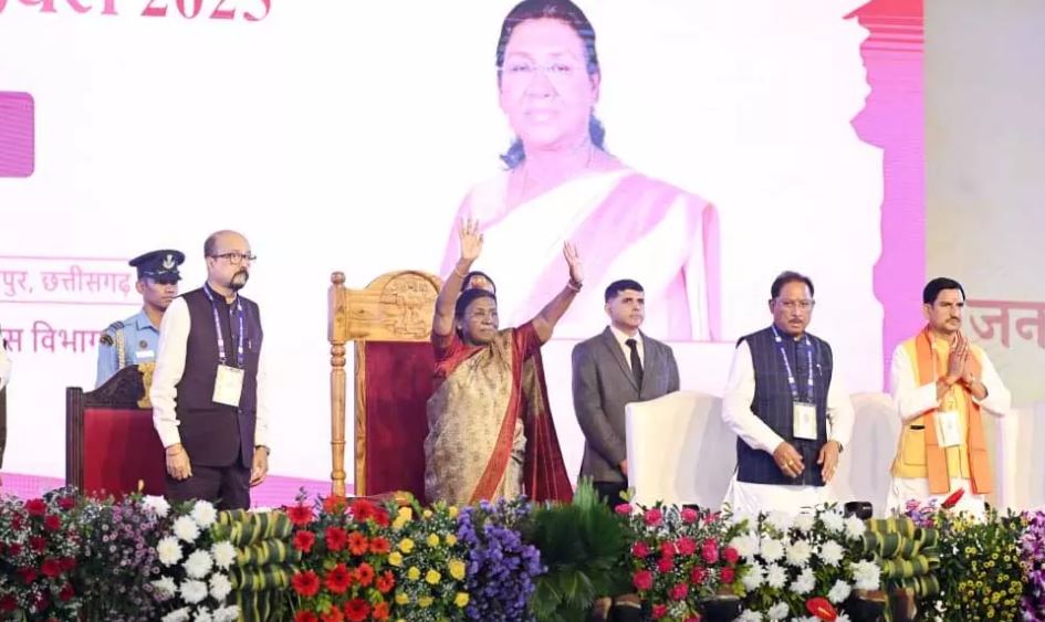 राष्ट्रपति मुर्मु ने अंबिकापुर में जनजातीय गौरव दिवस समारोह में गरिमामयी उपस्थिति दर्ज कराई राष्ट्रपति मुर्मु ने अंबिकापुर में जनजातीय गौरव दिवस समारोह में गरिमामयी उपस्थिति दर्ज कराई