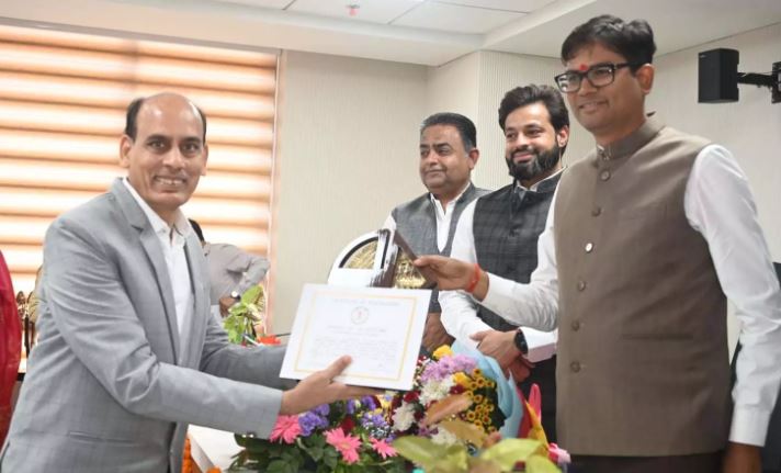 वित्तमंत्री ओ. पी. चौधरी ने किया राज्य जीएसटी विभाग के नये कार्यालय का शुभारंभ वित्तमंत्री ओ. पी. चौधरी ने किया राज्य जीएसटी विभाग के नये कार्यालय का शुभारंभ