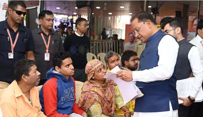जनदर्शन में जनता की समस्याएं सुनना और उन्हें तत्काल समाधान देना मेरा कर्तव्य : CM विष्णुदेव साय जनदर्शन में जनता की समस्याएं सुनना और उन्हें तत्काल समाधान देना मेरा कर्तव्य : CM विष्णुदेव साय