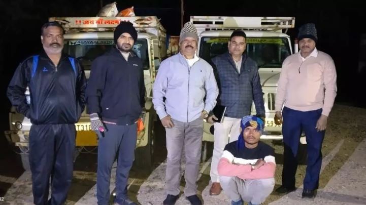 SDM ने धान के अवैध परिवहन को किया नाकाम, दो पिकअप को पकड़ा SDM ने धान के अवैध परिवहन को किया नाकाम, दो पिकअप को पकड़ा