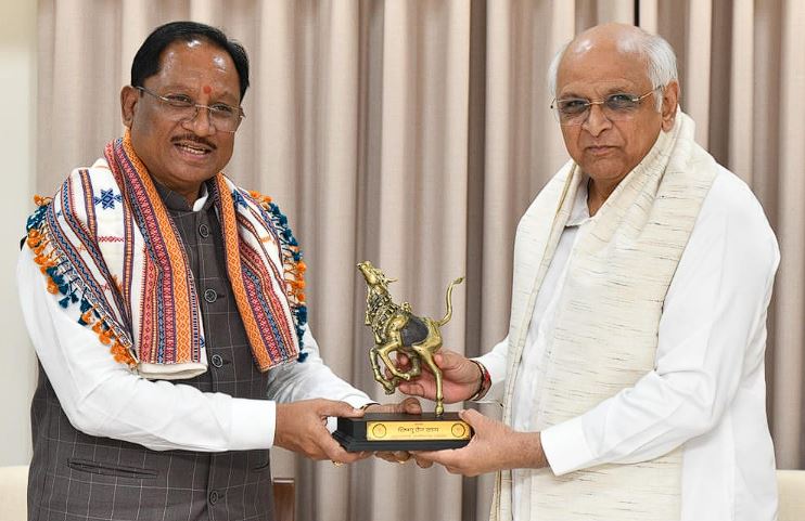 मुख्यमंत्री श्री विष्णु देव साय ने गांधीनगर में गुजरात के मुख्यमंत्री श्री भूपेंद्र पटेल से की सौजन्य भेंट मुख्यमंत्री श्री विष्णु देव साय ने गांधीनगर में गुजरात के मुख्यमंत्री श्री भूपेंद्र पटेल से की सौजन्य भेंट