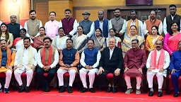 पुरानी विधानसभा भवन में स्मरणीय तस्वीरें ली : CM विष्णुदेव साय पुरानी विधानसभा भवन में स्मरणीय तस्वीरें ली : CM विष्णुदेव साय