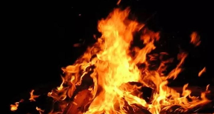 हीटर और अलाव में जिंदा जली महिलाएं, ठंड से राहत पाने की जुगाड़ में हुई घटना हीटर और अलाव में जिंदा जली महिलाएं, ठंड से राहत पाने की जुगाड़ में हुई घटना