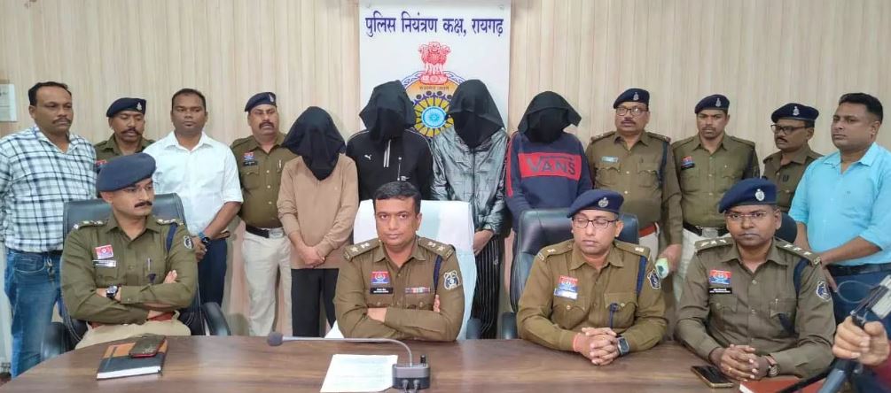 ट्रेडिंग फ्रॉड गैंग का पर्दाफाश, 1 करोड़ की ठगी का मास्टरमाइंड श्रीनगर से गिरफ्तार ट्रेडिंग फ्रॉड गैंग का पर्दाफाश, 1 करोड़ की ठगी का मास्टरमाइंड श्रीनगर से गिरफ्तार