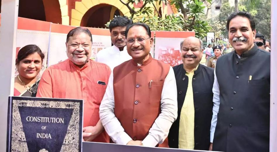 संविधान में आस्था रखकर आगे बढ़ रहा है विश्व का सबसे बड़ा लोकतंत्र भारत : CM विष्णुदेव साय संविधान में आस्था रखकर आगे बढ़ रहा है विश्व का सबसे बड़ा लोकतंत्र भारत : CM विष्णुदेव साय