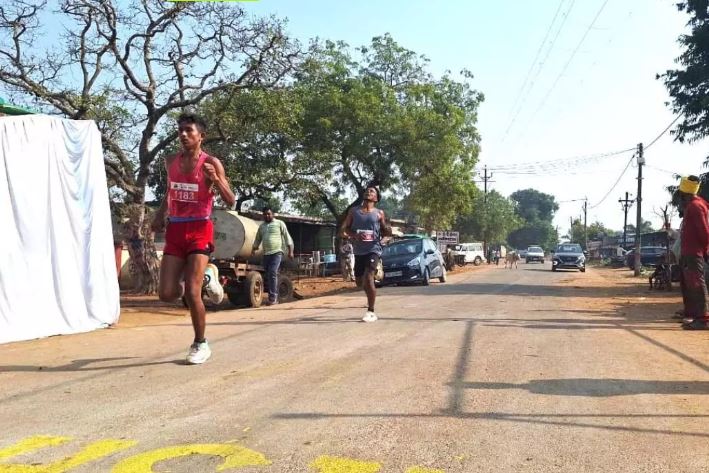 रन फॉर यूनिटी मैराथन में युवाओं ने लगाई एकता और देशभक्ति की दौड़ रन फॉर यूनिटी मैराथन में युवाओं ने लगाई एकता और देशभक्ति की दौड़