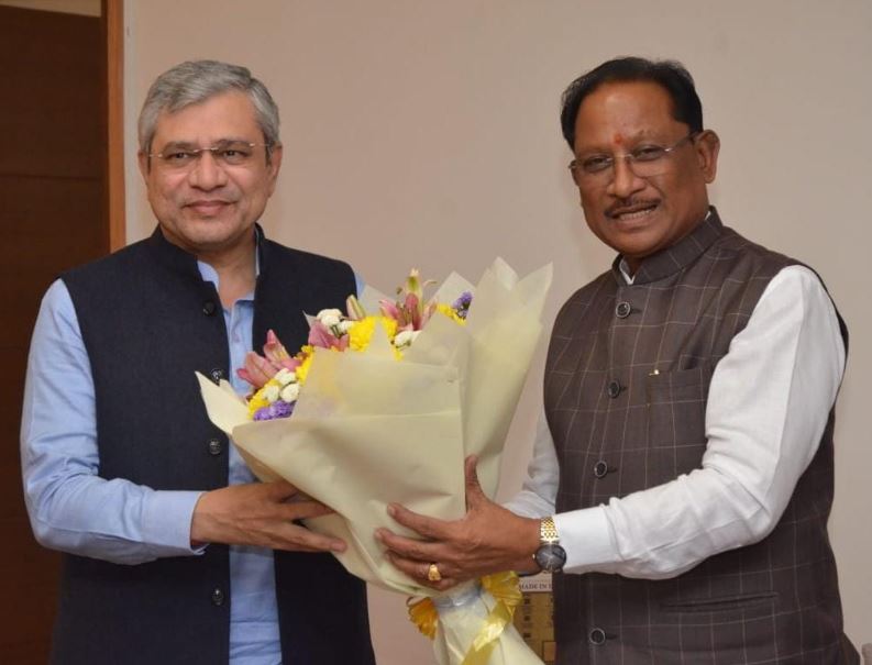 मुख्यमंत्री श्री विष्णुदेव साय ने केंद्रीय रेल मंत्री श्री अश्विनी वैष्णव से की सौजन्य मुलाकात मुख्यमंत्री श्री विष्णुदेव साय ने केंद्रीय रेल मंत्री श्री अश्विनी वैष्णव से की सौजन्य मुलाकात