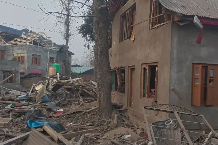 Delhi blast: सुरक्षा बलों ने कश्मीर में उमर का घर ध्वस्त किया Delhi blast: सुरक्षा बलों ने कश्मीर में उमर का घर ध्वस्त किया