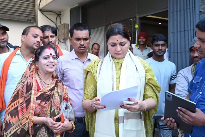 जनसंवाद से समस्याओं का समाधान: भावना बोहरा जनसंवाद से समस्याओं का समाधान: भावना बोहरा