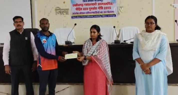 कौशल प्रशिक्षण पूर्ण करने पर 10.33 लाख रुपये की प्रोत्साहन राशि वितरित कौशल प्रशिक्षण पूर्ण करने पर 10.33 लाख रुपये की प्रोत्साहन राशि वितरित