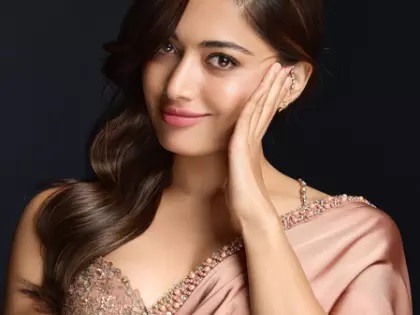 Rashmika Mandanna का मज़ेदार रिएक्शन, जब फैन ने पूछा ‘वैलेंटाइन बनोगे?’ Rashmika Mandanna का मज़ेदार रिएक्शन, जब फैन ने पूछा ‘वैलेंटाइन बनोगे?’