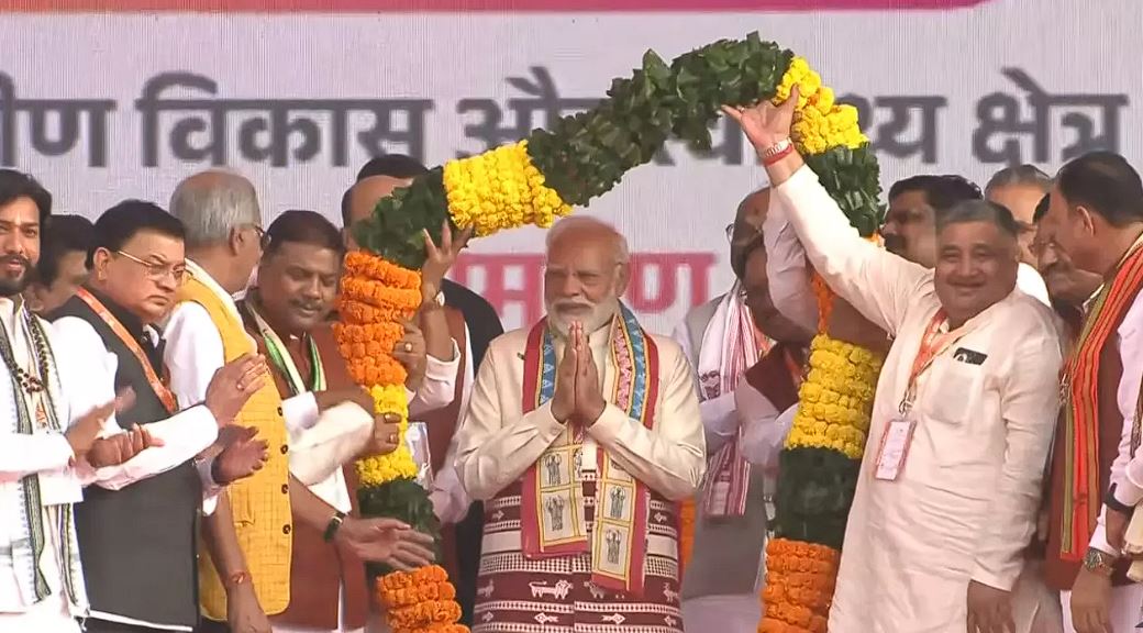 राज्योत्सव स्थल में PM मोदी का भव्य स्वागत राज्योत्सव स्थल में PM मोदी का भव्य स्वागत