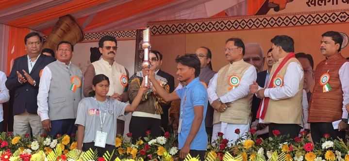 मुख्यमंत्री विष्णुदेव साय बोले-“अब युवा ऊर्जा और सपनों का लॉन्च पैड बन चुका है बस्तर” मुख्यमंत्री विष्णुदेव साय बोले-“अब युवा ऊर्जा और सपनों का लॉन्च पैड बन चुका है बस्तर”