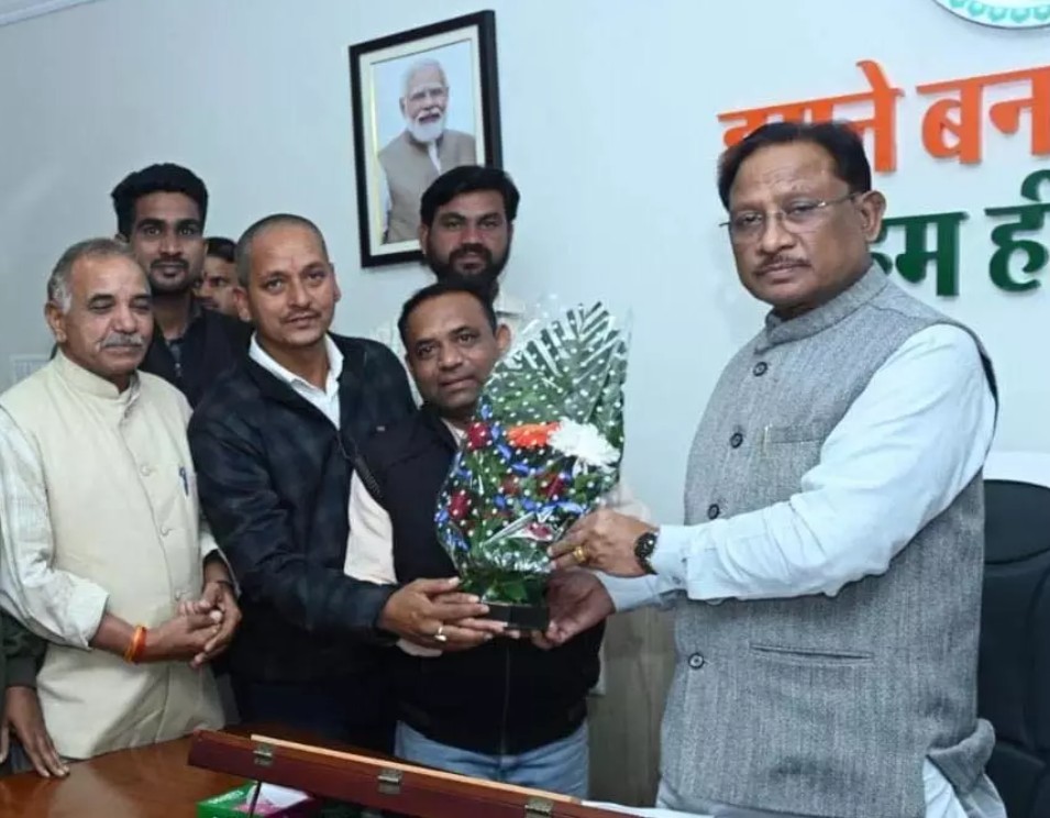 CM विष्णुदेव साय से कुंभकार समाज के प्रतिनिधि मंडल की सौजन्य मुलाकात CM विष्णुदेव साय से कुंभकार समाज के प्रतिनिधि मंडल की सौजन्य मुलाकात