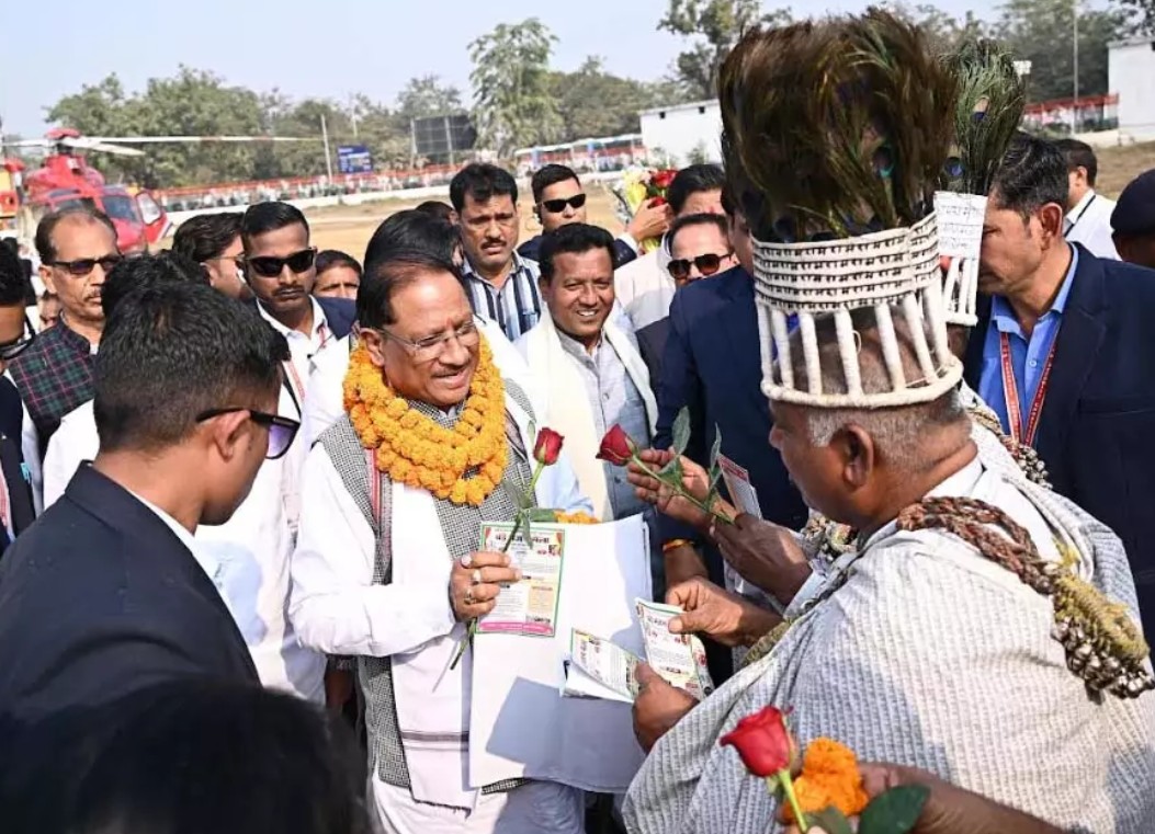 मुख्यमंत्री विष्णुदेव साय का सारंगढ़ हेलीपेड में हुआ आत्मीय स्वागत मुख्यमंत्री विष्णुदेव साय का सारंगढ़ हेलीपेड में हुआ आत्मीय स्वागत