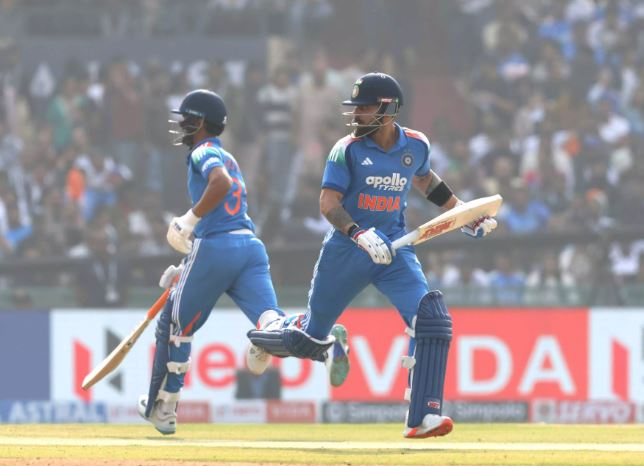 कोहली-गायकवाड़ टीके, टीम इंडिया का स्कोर 100 रन पार कोहली-गायकवाड़ टीके, टीम इंडिया का स्कोर 100 रन पार